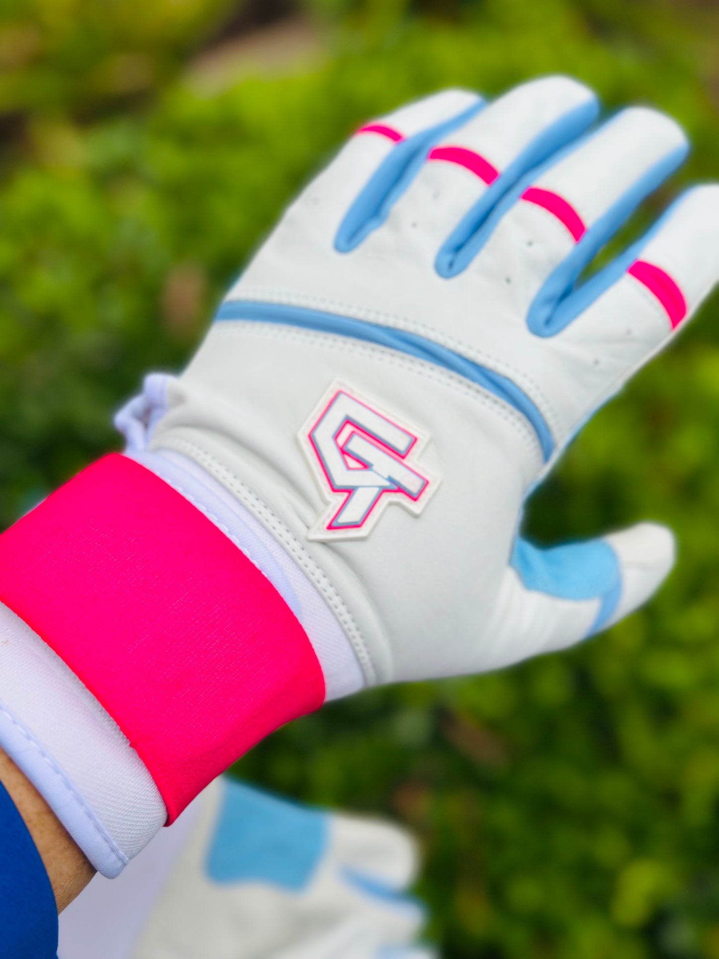 GT Batting Gloves w/ Carry Case - White